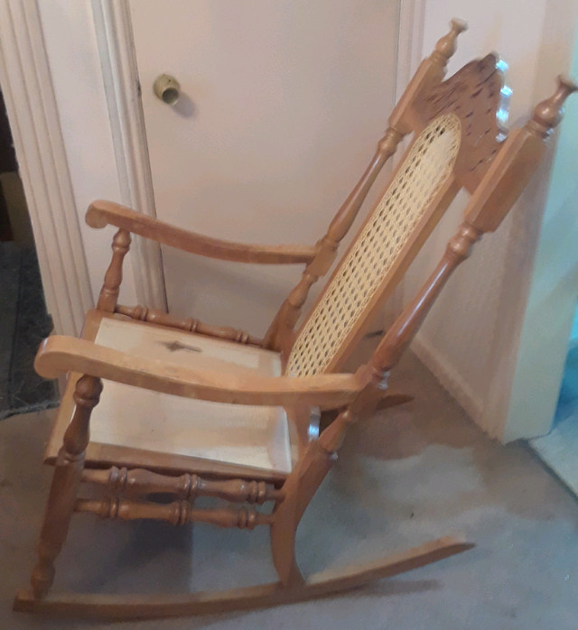 Rocking chair in Chairs & Recliners in Kingston - Image 3