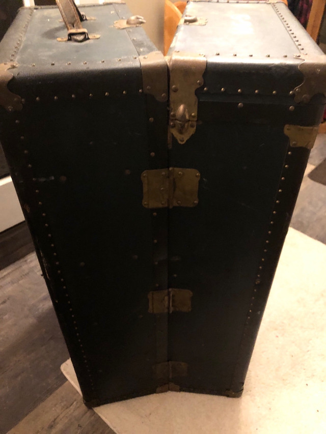 Vintage Langmuir Steamer Trunk in Arts & Collectibles in North Bay