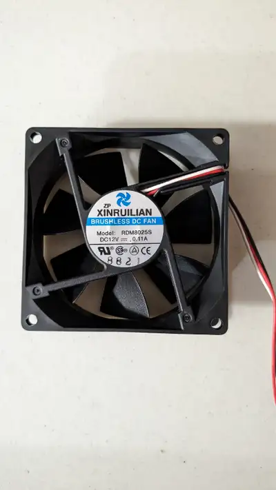 80mm case fan. 12V DC, 3-pin model. Works fantastic, great airflow. Just not what I wanted.