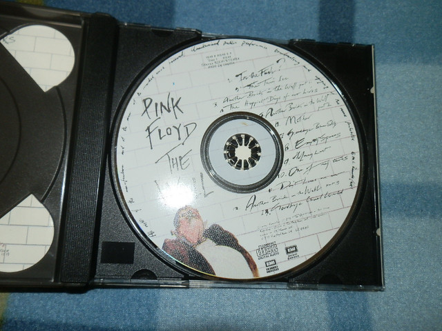 PINK FLOYD "The Wall" 1994 (CAPITOL) 2 CD set, Excellent conditi in CDs, DVDs & Blu-ray in Dartmouth - Image 4