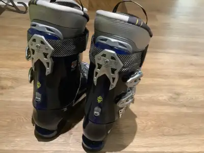 Bottes de ski alpin, marque Head, grandeur 10, View more