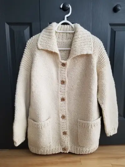 VÊTEMENTS POUR FEMME OU HOMME, View more