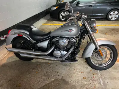 For sale is a 2006 Kawasaki Vulcan 900 Classic with 15854 km. The bike is cheap on insurance and goo...