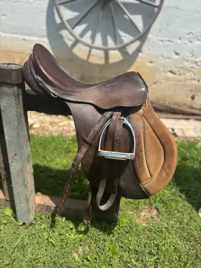 used english saddle needing some tlc/repair see pics measurements in pics $50 obo