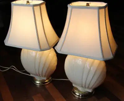Side (table) lamps in good condition. H-L-D: 60 x 42 x 26 cm