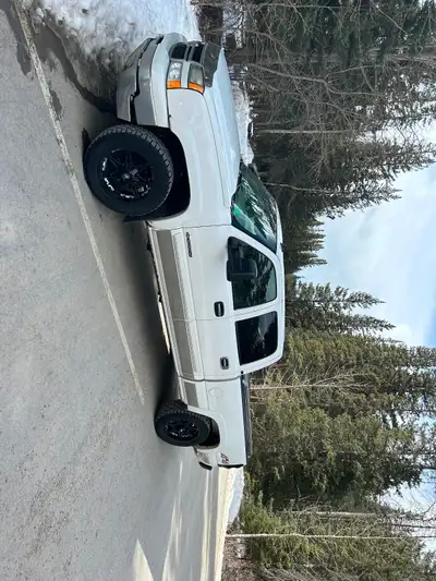 Fully load honestly the best vehicle I have ever owned just have to many Typical rust for the age
