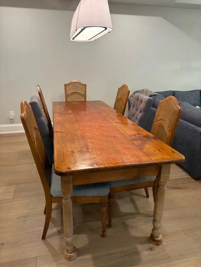 Rustic Solid Wood Farmhouse Dining Table in Dining Tables & Sets in Oakville / Halton Region - Image 2