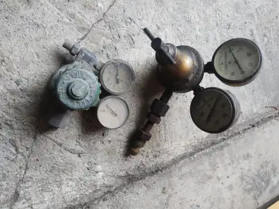 2 oxygen acetylene gauges Harris