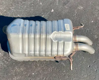 Mercedes muffler in excellent condition—It came off a 2005 Mercedes-Benz C240. Check the photos for...