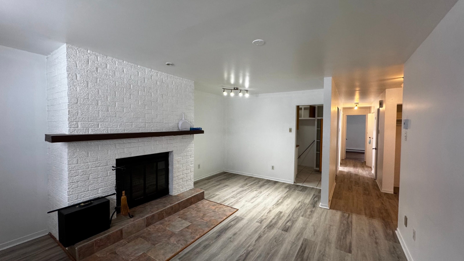 4 1/2 Anjou - Semi-basement for rent — photo 2