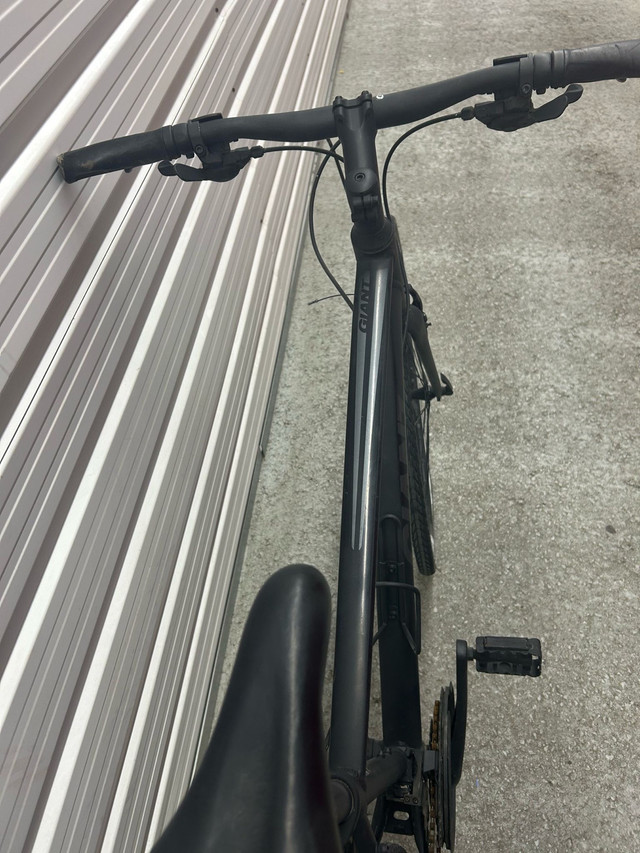 Bike hybrid bike  in Road in La Ronge - Image 2
