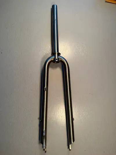 Mint condition titanium rigid fork. Rare piece. • Material: Titanium • Steerer: 1-1/8" straight thre...