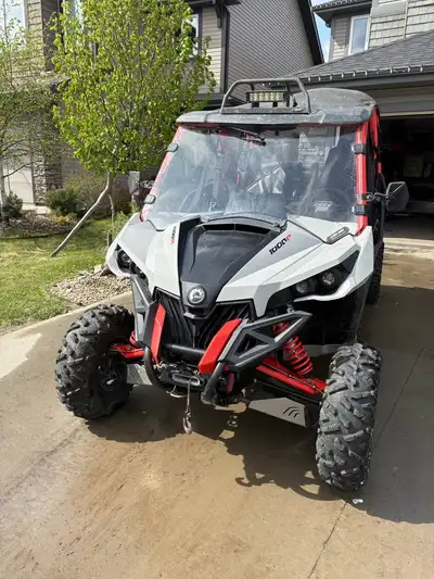 4-Seater 1000R – Loaded with Features! Front Winch Metal Skid Plate Metal Doors Back Hitch Top Light...