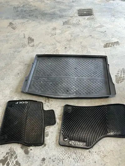 Came out of a 2017 Golf Should fit years 2013-2020 - mk7 Arnprior