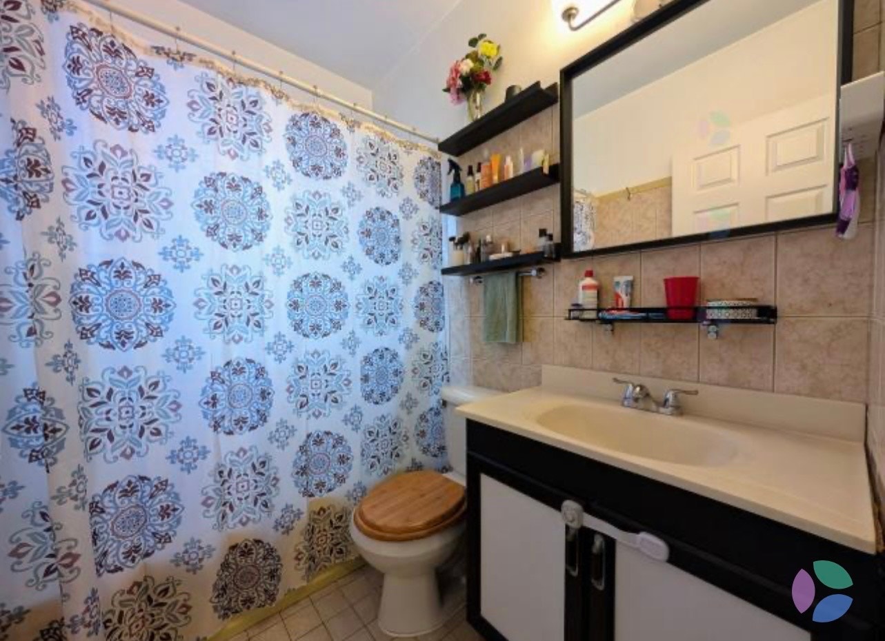 Sunny 5 1/2 for rent in Saint Laurent $1,800/month — photo 2