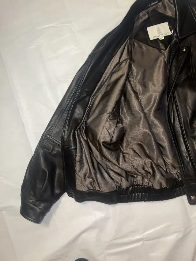 Vintage Rare LONDON FOG Black Leather Bomber Jacket Men's size M in Men's in Kitchener / Waterloo - Image 3