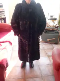 BAISSE DE PRIX - Manteau de fourrure en vison noir