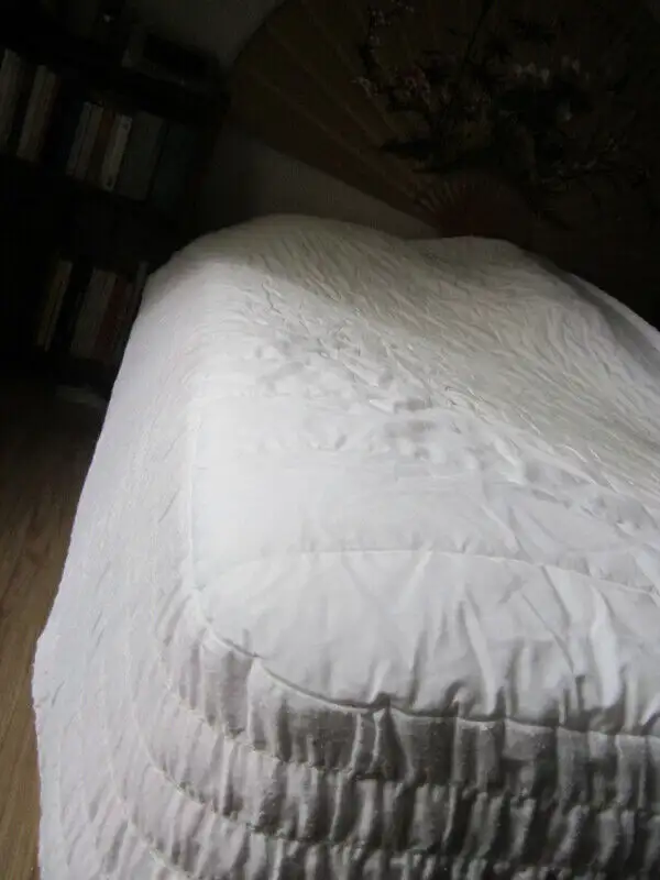Literie=jupes de lit , couvre - matelas etc.. in Bedding in Laval / North Shore - Image 6