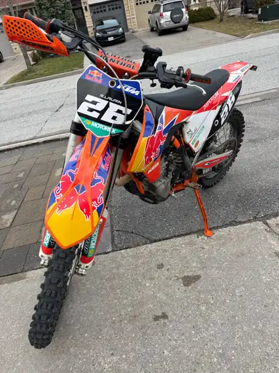 Perfect condition KTM 450 No issues Awesome graphics Electric start Brand new battery Message me if...