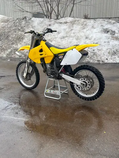 99 rm125 forsale, runs good has v force reeds on it and tcd suspension. Also has pc pipe and stinger...