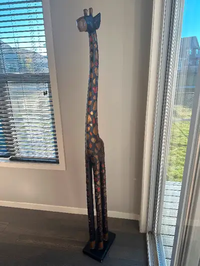GUC decorative 6 foot giraffe A few scratches on the base but can easily be touched up