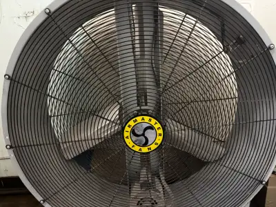 High-capacity fans blast hot stagnant air from large areas. Belt-drive motor increases longevity. 3...