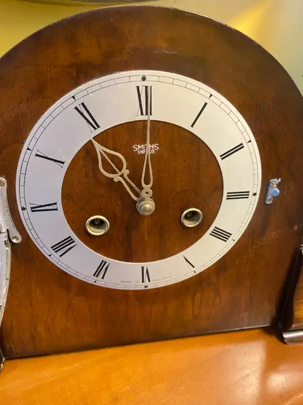 Vintage Art Deco Smiths Enfield Mantle Wood Clock England in Arts & Collectibles in Oshawa / Durham Region - Image 4