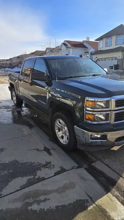 2014 Chevrolet Silverado 184,000kms. Green Well maintained by one owner
