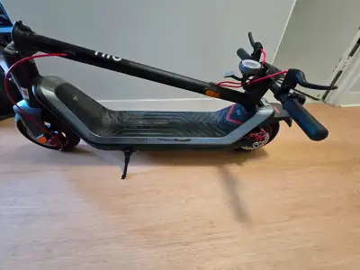 Powerful NIU KQi3 Max electric scooter in excellent condition. Perfect for commutes and city travel....