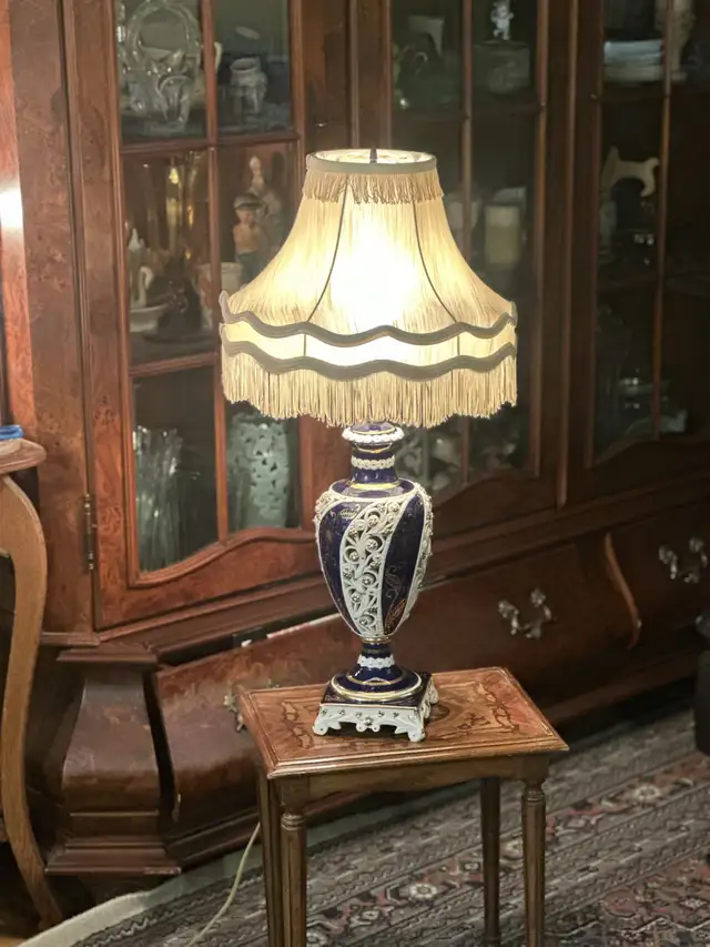 superbe lampe vintage Capodimonte collection 30"h in Indoor Lighting & Fans in City of Montréal - Image 4