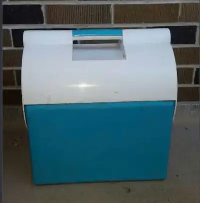 blue and white Igloo cooler. It's in good condition and ready for your next picnic or camping trip!...