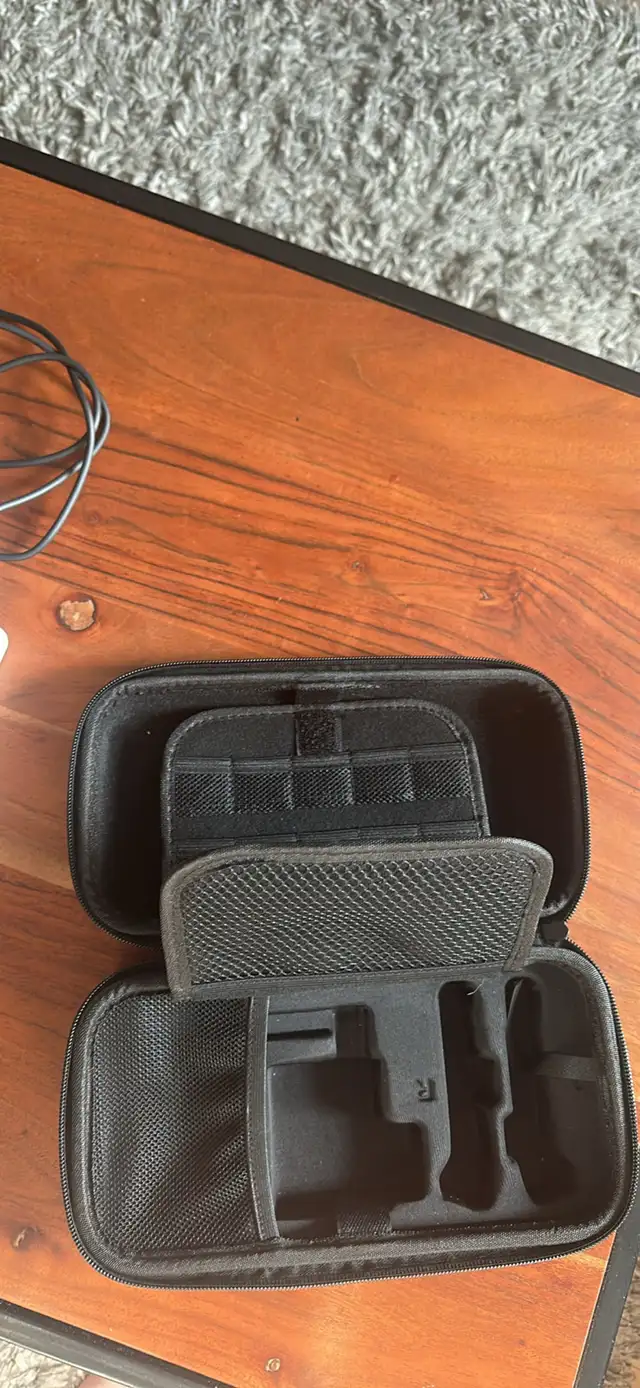 Nintendo switch OLED + 2 remotes + 2 games +case in Nintendo Switch in City of Montréal - Image 6