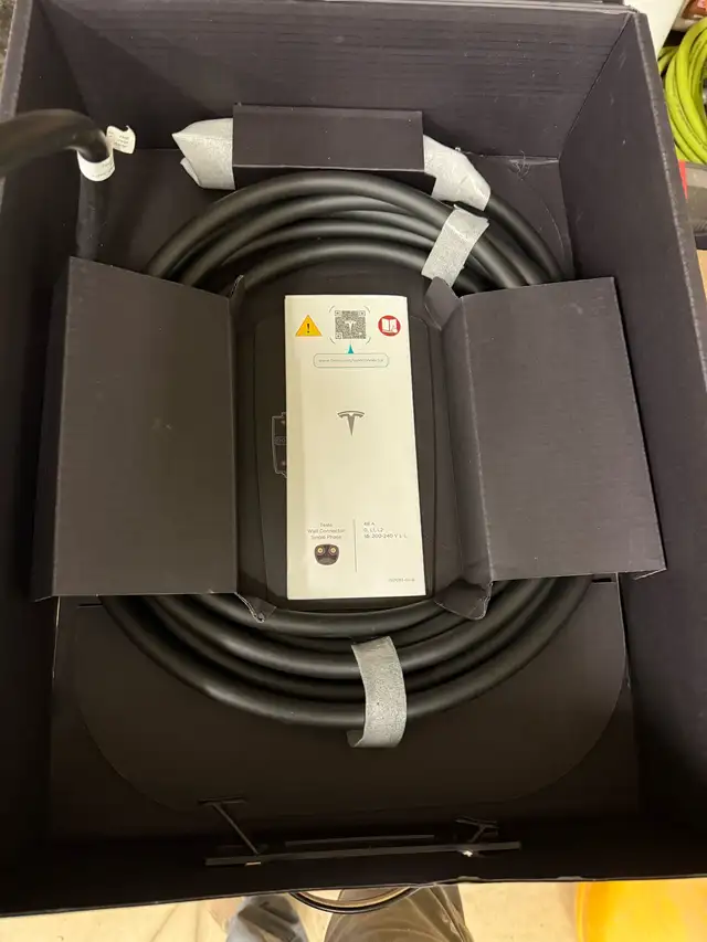 New Tesla Wall Connector62864362806915122