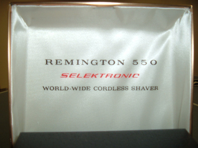 Remington Selektronic World-Wide Cordless Shaver in Arts & Collectibles in Belleville - Image 3