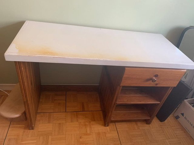 Solid Wood Desk - FREE in Desks in City of Toronto