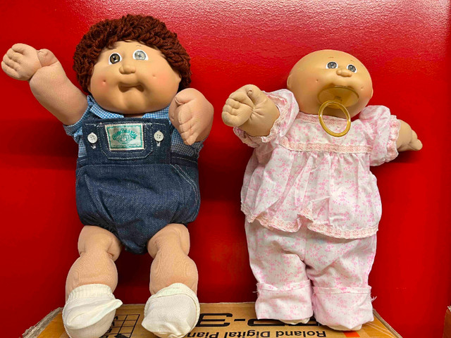 VINTAGE Cabbage Patch Kids (6 total) - LIKE NEW - Value $450+ in Toys & Games in City of Toronto - Image 4
