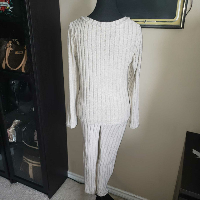New 2 Piece Matching Set womens size small beige top pants in Other in Mississauga / Peel Region - Image 2