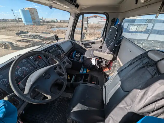 Make an Offer! Pressure Truck; 7m³, 5000PSI Freightliner M2 4x4 in Heavy Trucks in Edmonton - Image 8