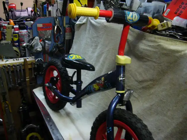Velo pour debutant sans pedalier, pneus a air 12 po (huffy) in Kids in Longueuil / South Shore - Image 5