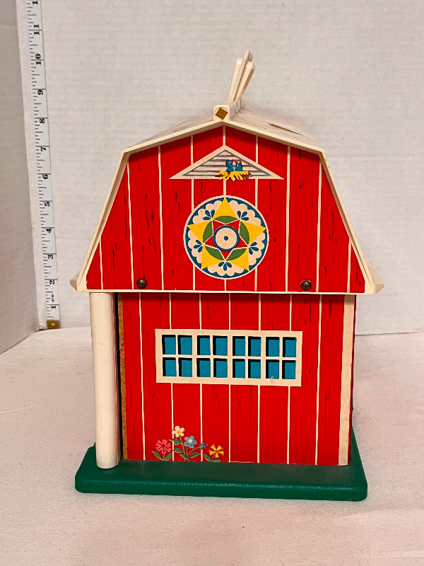 Vintage Fisher Price Barn  No Silo in Toys & Games in City of Toronto - Image 3