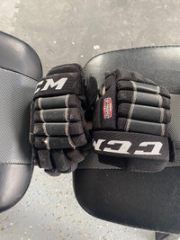 Kids hockey gloves 9”