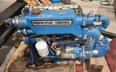 Perkins modèle 4.108, 4 cylindres, 50 HP 2200 h En excellent état de marche Retiré du bateau en nove...