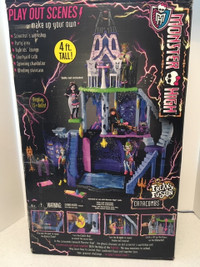MONSTER HIGH FREAKY FUSION CATACOMBS PLAYSET NRFB