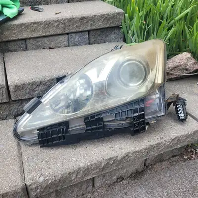 Lexus IS250/350 driver side headlight came off a 2007 pearl white (074) Lexus IS250. Works with no p...