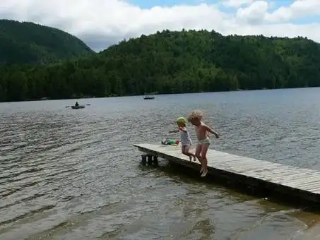 cottage on private lake with safe sandy beach in Quebec in Canada - Image 2