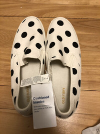 NWT Size 9 Women's Flats Shoes (white)