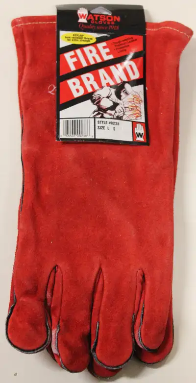 Large New From their website: Split cowhide leather Cotton fleece lining Gunn cut design with wing t...