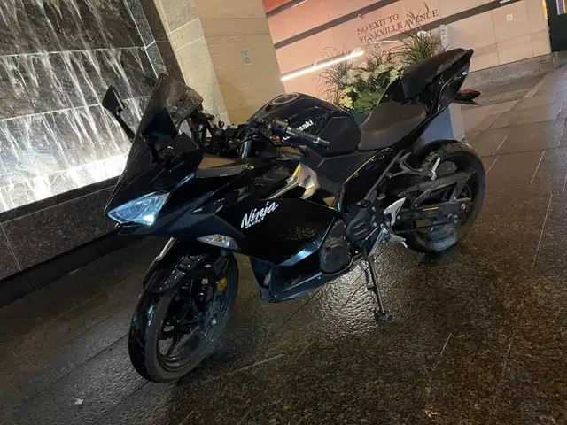 Kawasaki Ninja 400 2021 $5500 in Sport Bikes in City of Toronto - Image 2