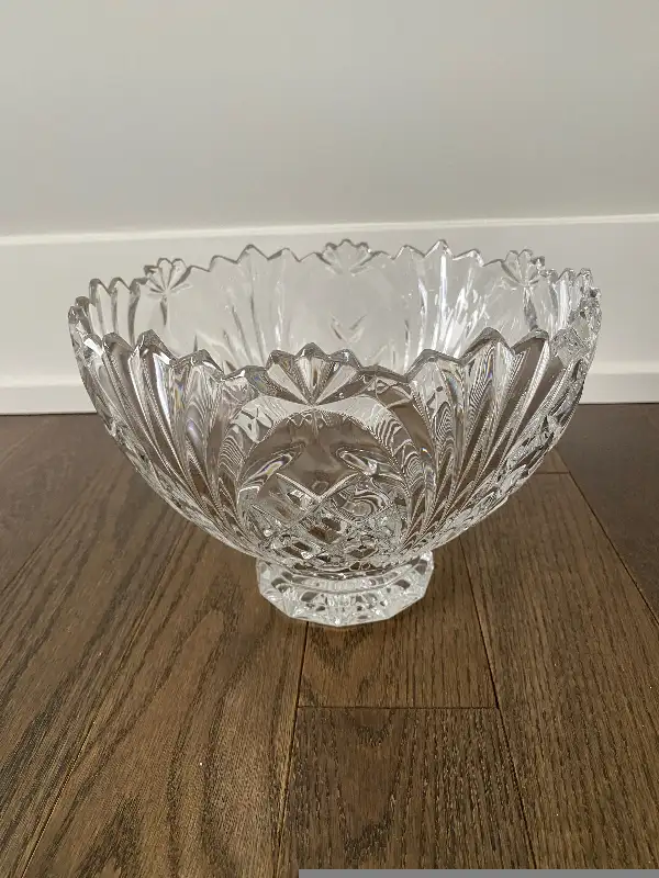 Clear Glass Bowl in Kitchen & Dining Wares in Ottawa - Image 3
