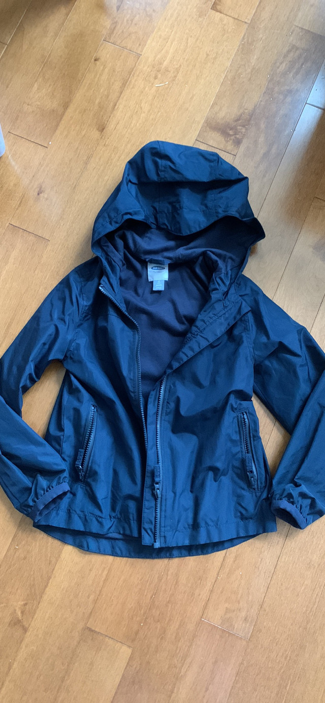 OLD NAVY ZIP UP LINED HOODED RAIN JACKET NAVY SIZE M (8) CHILD in Kids & Youth in Peterborough